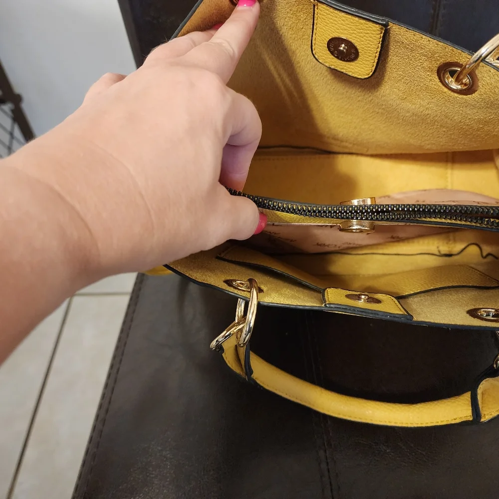 EUC yellow Marc New York purse - Picture 1 of 4